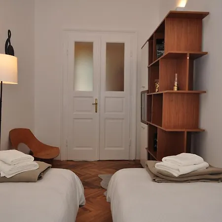 Moel Apartment *