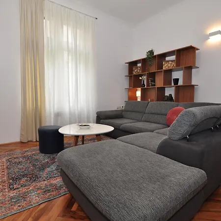 Moel Apartment *